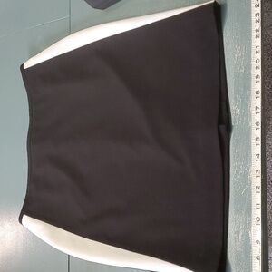 Calvin Klein classic black and white size 10 skirt. Completely lined. Ni…